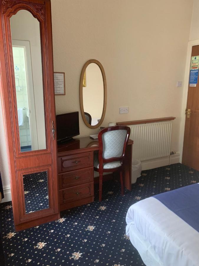 Gleneagles - Road Guest house
